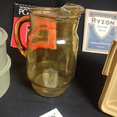 TUPPERWARE AND OTHER KITCHEN ITEMS