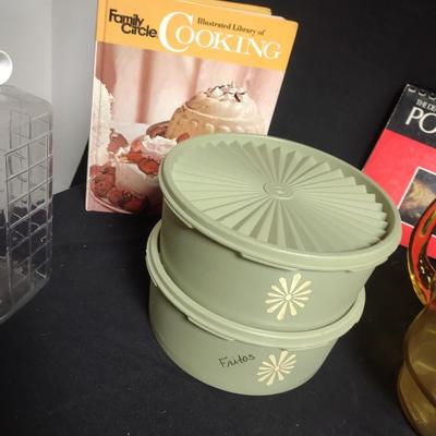 TUPPERWARE AND OTHER KITCHEN ITEMS