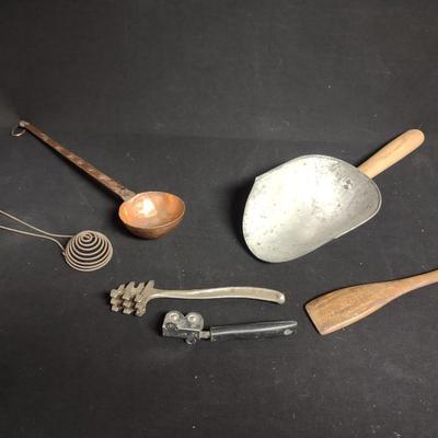 VINTAGE KITCHEN UTENSILS