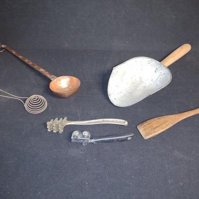 VINTAGE KITCHEN UTENSILS