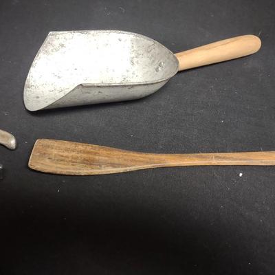 VINTAGE KITCHEN UTENSILS