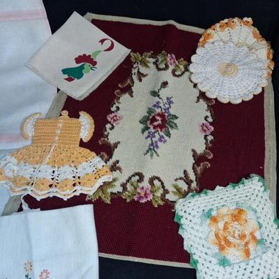 KITCHEN AND TABLE LINENS