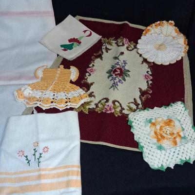 KITCHEN AND TABLE LINENS