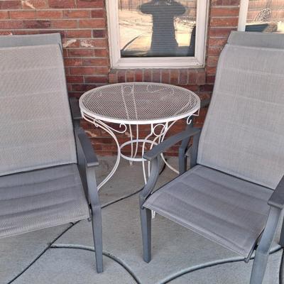 4 PATIO CHAIRS AND A METAL MESH TABLE
