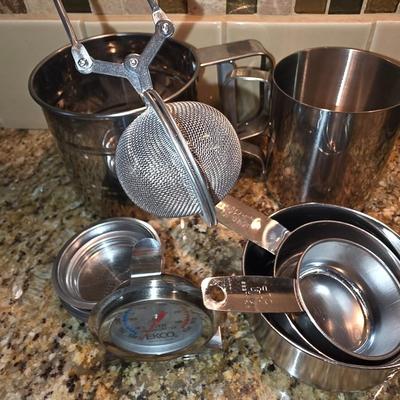 Tin/Stainless steel kitchen items