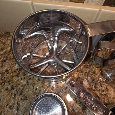 Tin/Stainless steel kitchen items