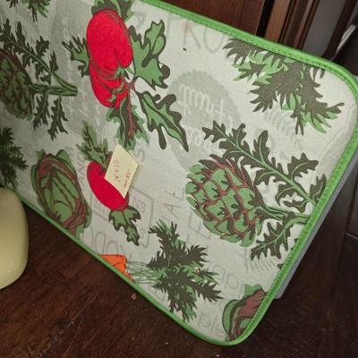 Cutting Board with Mat