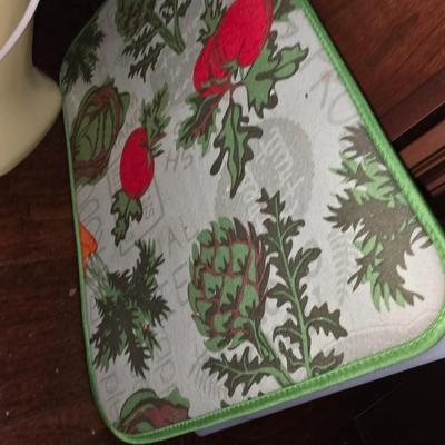 Cutting Board with Mat