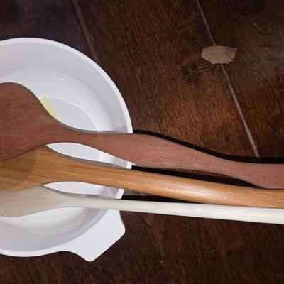Corningware and 3 wooden spoons