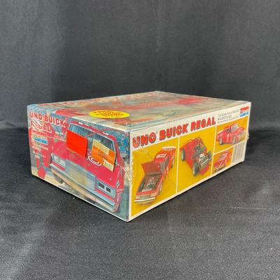 -17- 1:24 SCALE | Uno Buick Regal Model Kit | Sealed