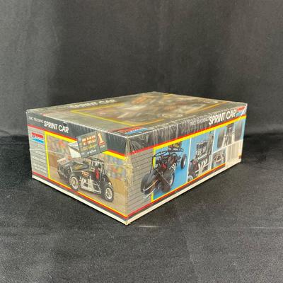 -18- 1:24 SCALE | TMC Trucking Sprint Car Model Kit | Sealed