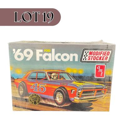 -19- 1:25 SCALE | 69 Ford Falcon Modified Stocker Model Kit | Sealed