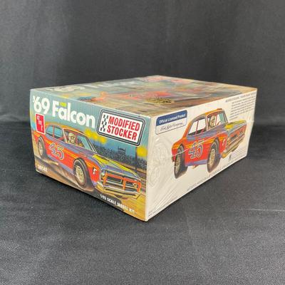 -19- 1:25 SCALE | 69 Ford Falcon Modified Stocker Model Kit | Sealed