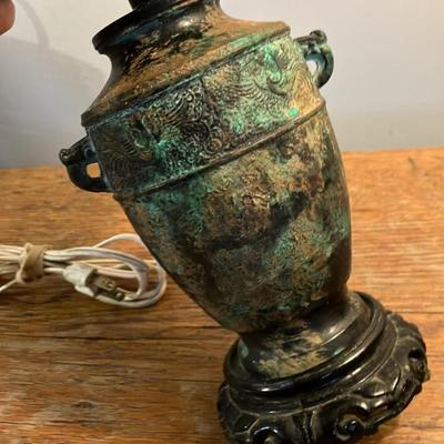 Vintage 1960s L&L Lamp Co. Asian Bronze Vessel Urn Table Lamp & Shade 20”h