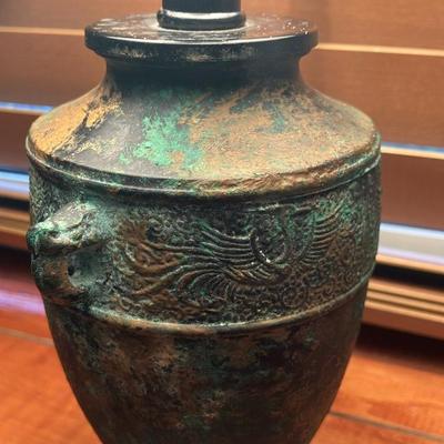 Vintage 1960s L&L Lamp Co. Asian Bronze Vessel Urn Table Lamp & Shade 20”h