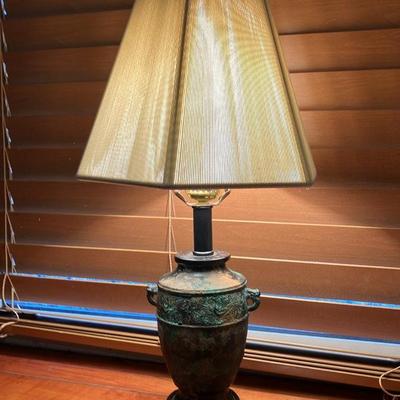 Vintage 1960s L&L Lamp Co. Asian Bronze Vessel Urn Table Lamp & Shade 20”h