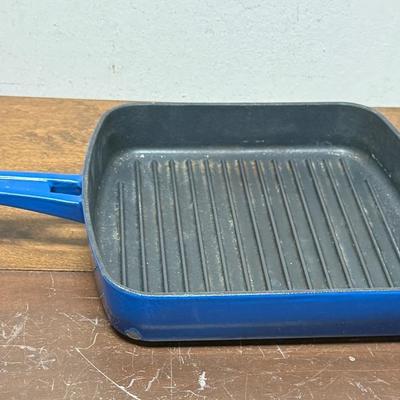 Sale Photo Thumbnail #25: Royal Blue enamel. Approx. 10.5" across. No Lid, good condition.