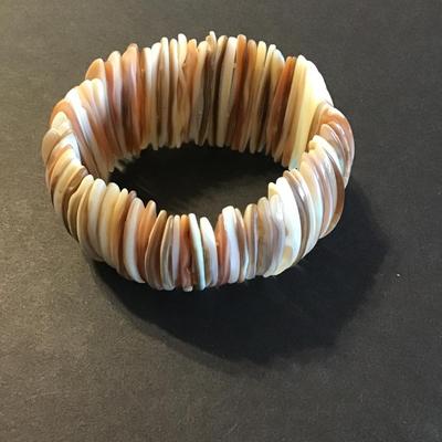 Sale Photo Thumbnail #74: Beautiful natural Shell chip stretch bracelet 
Please see attached photos