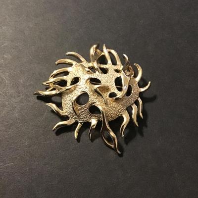 Sale Photo Thumbnail #158: Beautiful Vintage Sarah Coventry gold tone sea urchin brooch please see attached photos