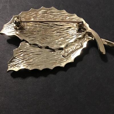 Sale Photo Thumbnail #172: Vintage Sarah Coventry wooded beauty brooch gold tone with wood grain inserts 
Please see attached photos