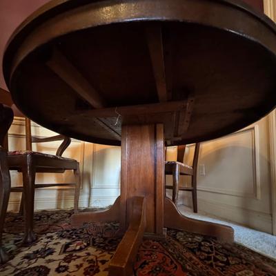 Antique Oak Round Pedestal Table - 2 Leaves