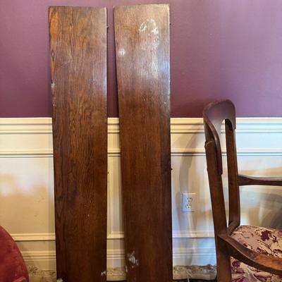 Antique Oak Round Pedestal Table - 2 Leaves