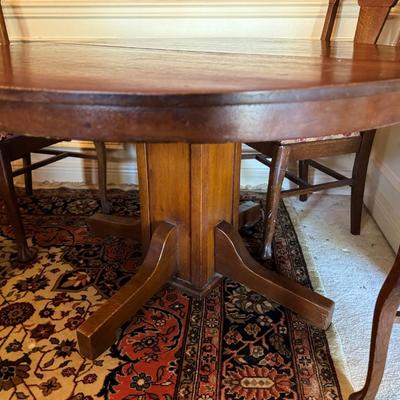 Antique Oak Round Pedestal Table - 2 Leaves