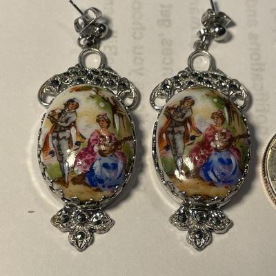 Vintage French Limoges Transferware Dangling Fashion Earrings in VG Preowned Condition.