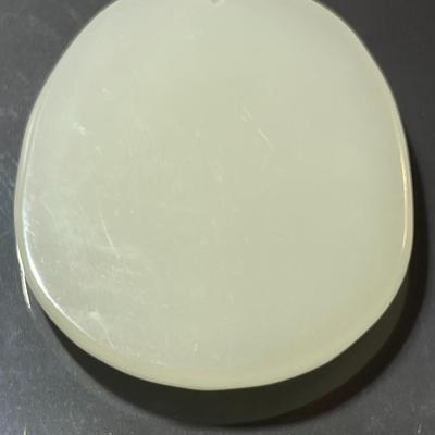 Vintage Scarce Chinese "Guanyin" Celadon Jade Unstrung Pendant in VG Preowned Condition.