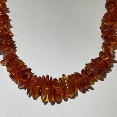 Vintage 18" Baltic Amber Graduated Bead Necklace in VG Preowned Condition as Pictured.