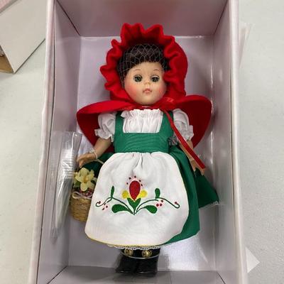 Sale Photo Thumbnail #202: Vogue Dolls - Mint condition 
with brush and comb
8 inches tall