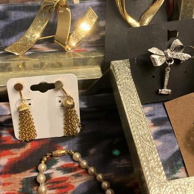 Vintage Costume Jewelry Collection - 22 Pieces Including Signed Brooches, Necklaces & Earrings + Unique Folding Book-Style Jewelry Box