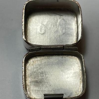 VINTAGE TAXCO MEXICO STERLING SILVER HINGED PILL BOX IN GOOD PREOWNED CONDITION.