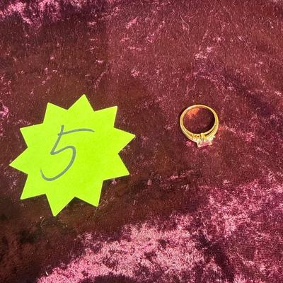 Size 8 10karat gold 3 g