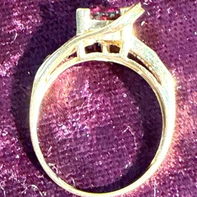 13-10K stamped Ring/size 7.75/2.57 grams