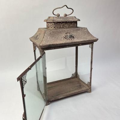 324 Vintage Design Glass Paneled Lantern