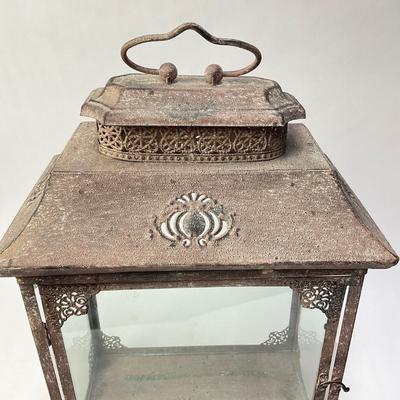 324 Vintage Design Glass Paneled Lantern
