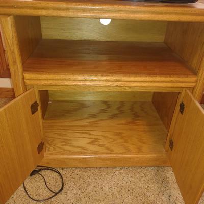 MAGNAVOX PORTABLE STEREO & CASSETTE PLAYER PLUS AN OAK TV STAND