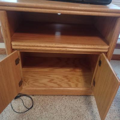 MAGNAVOX PORTABLE STEREO & CASSETTE PLAYER PLUS AN OAK TV STAND