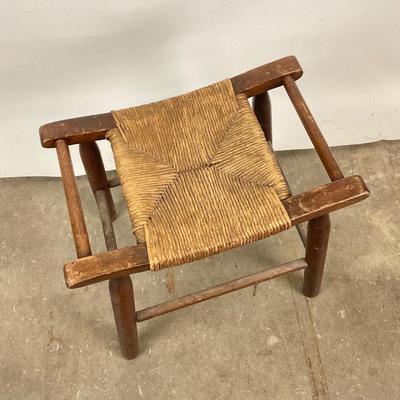 582 Vintage Rush Seat Stool