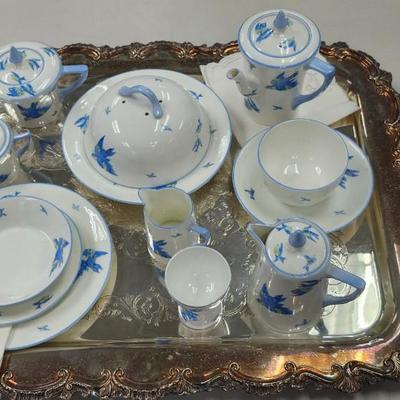 Sale Photo Thumbnail #215: Made in England - The perfect Breakfast serving set 
2 piece Cloche, Coffeepot, Teapot with cover, Milk jug with cover,
sugar and creamer, 3 piece place setting, egg cup, cup/saucer (handle is broken on the cup) 
Bone Chine    dating to 1909 -1910 
It inc