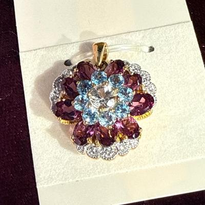 Sale Photo Thumbnail #147: 27-Beautiful 10 K pendant/5.72g