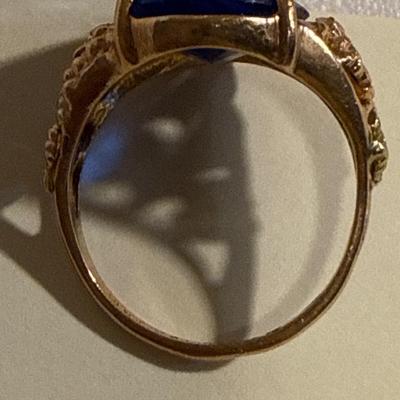 Sale Photo Thumbnail #213: 38-Stunning 10k ring/size 7.5/5.57 g