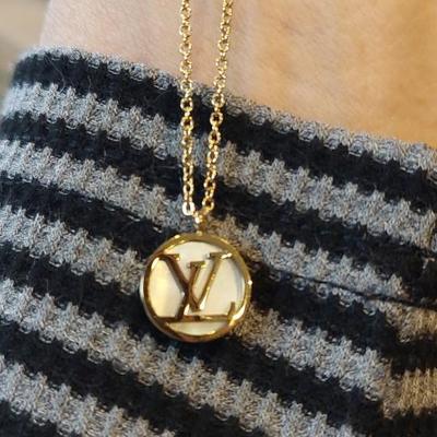 Louis Vuitton essential V model number m61083 necklace