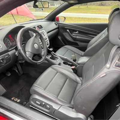 Sale Photo Thumbnail #5: 2009 Volkswagen Beetle EOS Convertible. Runs & drives great. Convertible top is in good working order. Recently serviced by Roberts Volkswagen in Newton, NC. A new clutch & pressure plate were installed. Inside is in excellent shape with no noticeable con