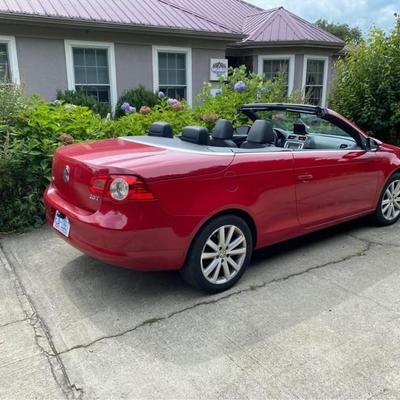 Sale Photo Thumbnail #3: 2009 Volkswagen Beetle EOS Convertible. Runs & drives great. Convertible top is in good working order. Recently serviced by Roberts Volkswagen in Newton, NC. A new clutch & pressure plate were installed. Inside is in excellent shape with no noticeable con