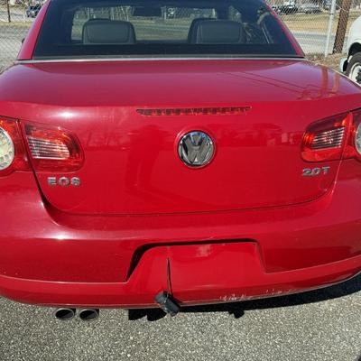 Sale Photo Thumbnail #13: 2009 Volkswagen Beetle EOS Convertible. Runs & drives great. Convertible top is in good working order. Recently serviced by Roberts Volkswagen in Newton, NC. A new clutch & pressure plate were installed. Inside is in excellent shape with no noticeable con