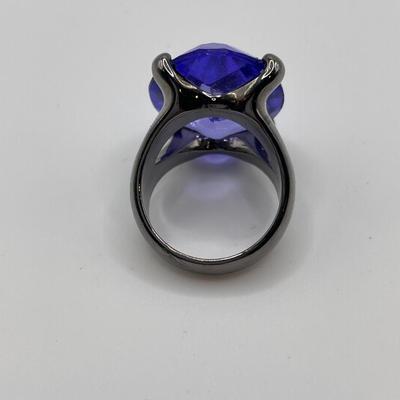 Fun purple costume ring