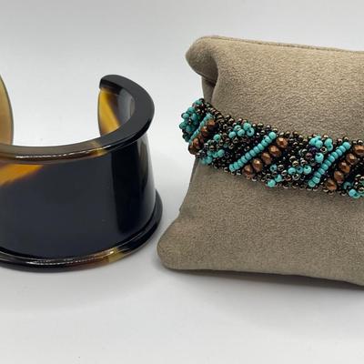 Buffalo horn cuff bracelet with turquoise colored bead bracelet