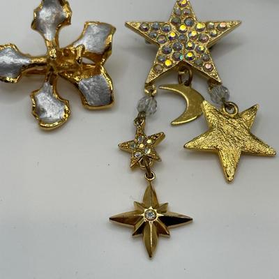 Vintage pins and Czech glass bead bracelet